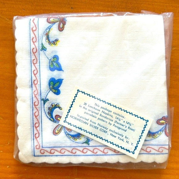 VINTAGE 20 Luncheon Napkins,
Bonderose (Farmer's Rose) Porsgrund Imported Norway - Picture 3 of 6
